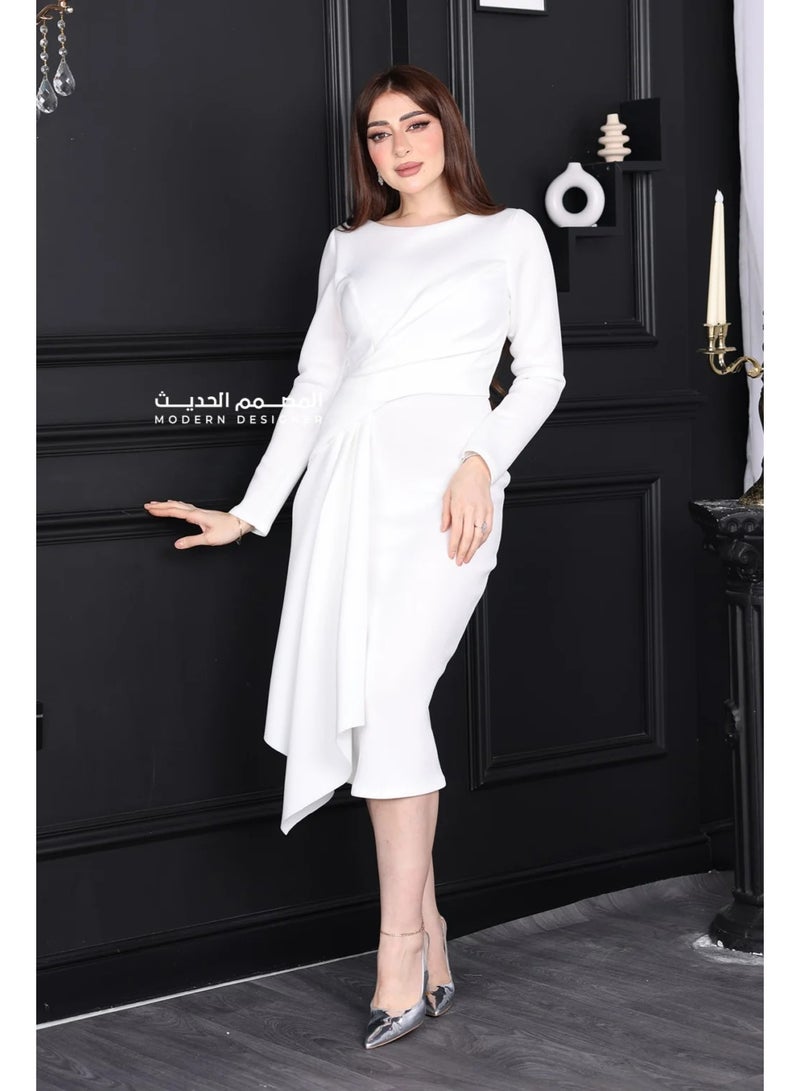 المصمم الحديث فستان فخم قصير  لإطلالة أنيقة في العيد يتميز الفستان بتصميمه الأنيق والبسيط الذي يبرز جمالك من براند المصمم الحديث - Image 1