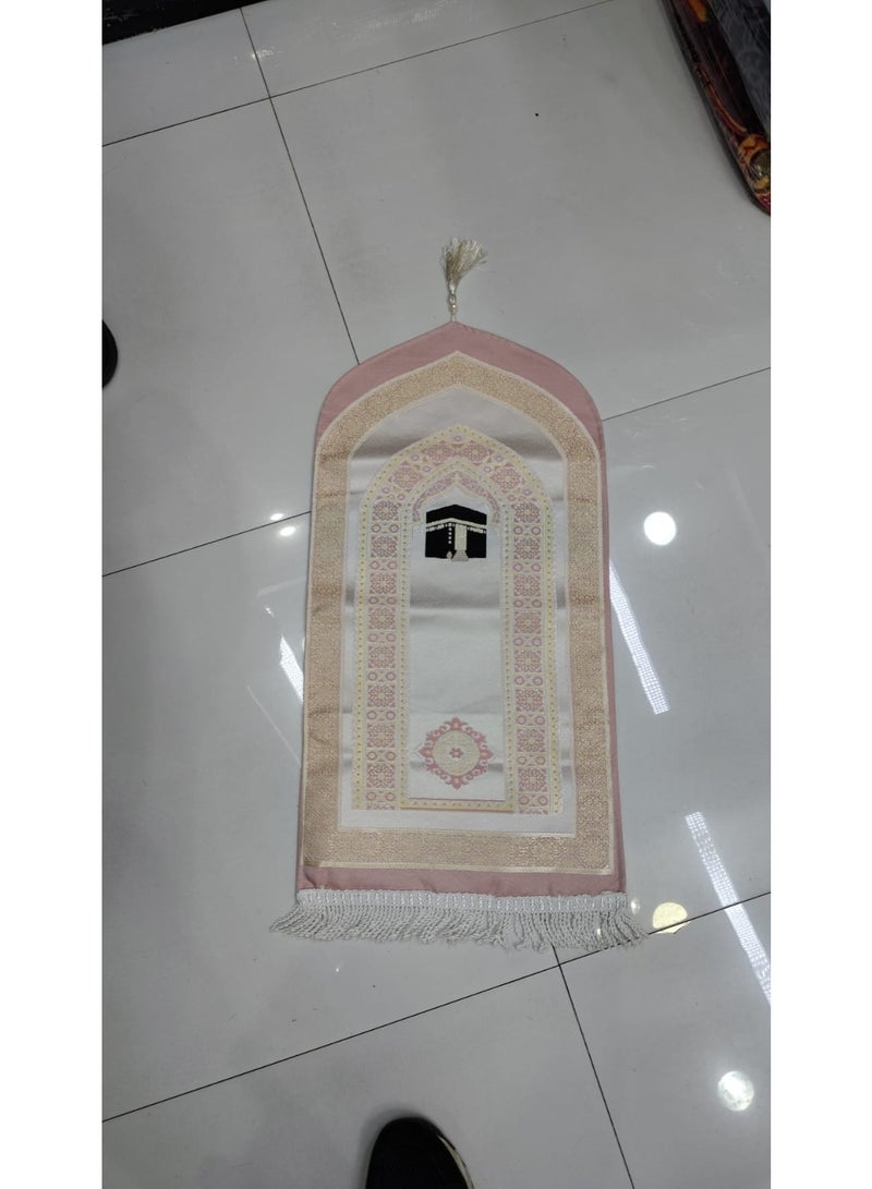 سجادة صلاة مبطنة باللون الوردي بتصميم الكعبة والمحراب، 70 × 120 سم