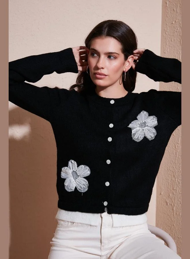 Lela Lela Premium Tulle Flower Detailed Regular Fit Crew Neck Buttoned Knitwear Cardigan Women's CARDIGAN 680HI002421