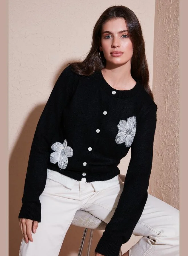 Lela Lela Premium Tulle Flower Detailed Regular Fit Crew Neck Buttoned Knitwear Cardigan Women's CARDIGAN 680HI002421