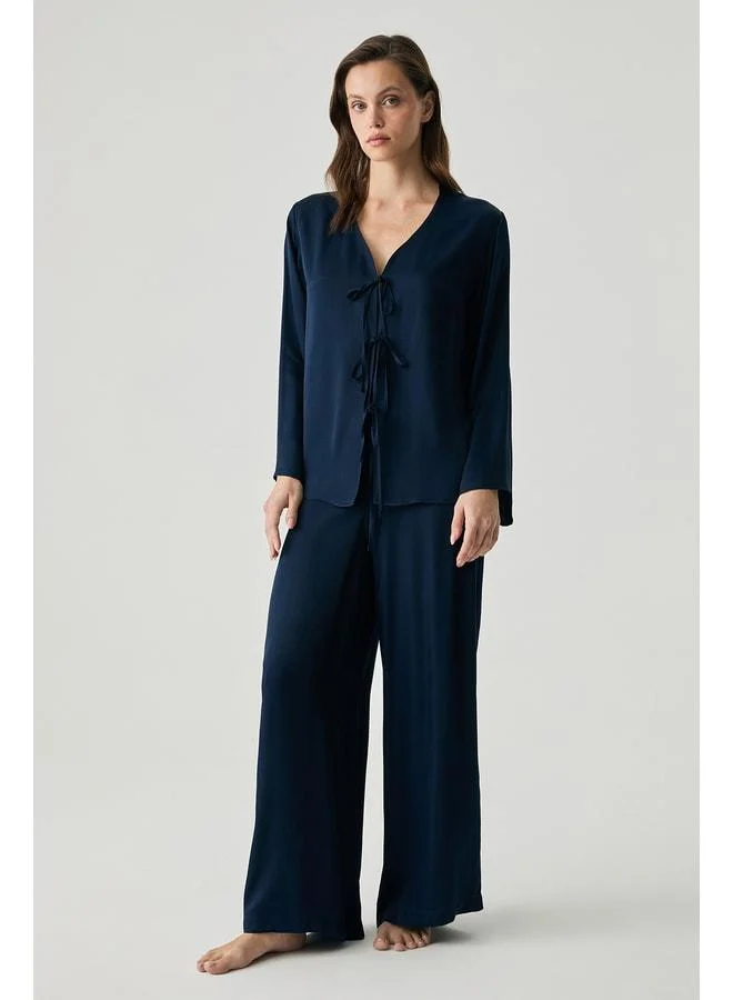 Penye Mood Viscose satin-textured tie-up detailed pajama set.