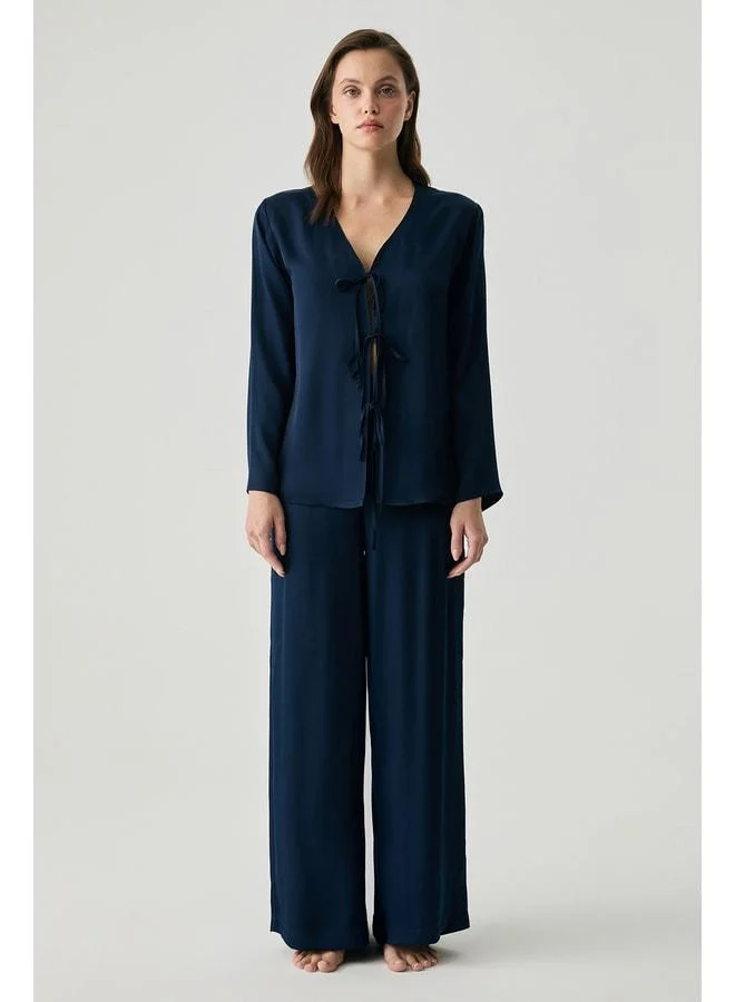 Penye Mood Viscose satin-textured tie-up detailed pajama set.