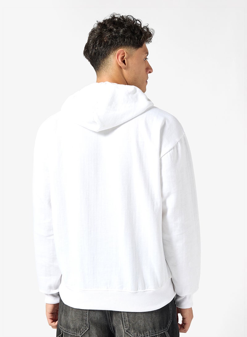 سفنتي فايف بيسيكس هودي بطبعة جرافيك - Image 2