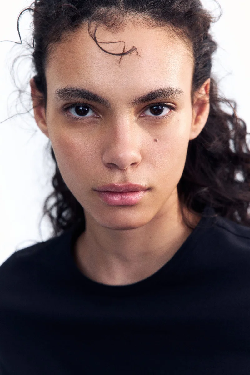 اتش اند ام تي-شيرت من قطن الجيرسيه