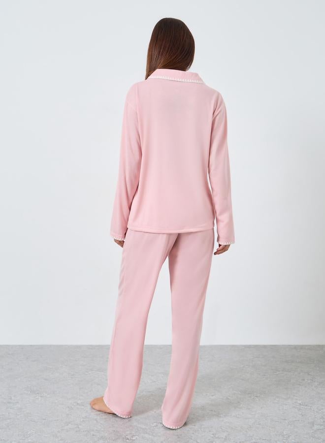ستايلي طقم بيجاما من بنطال وبلوزة بتفاصيل مُطرّزة وأزرار - Image 5