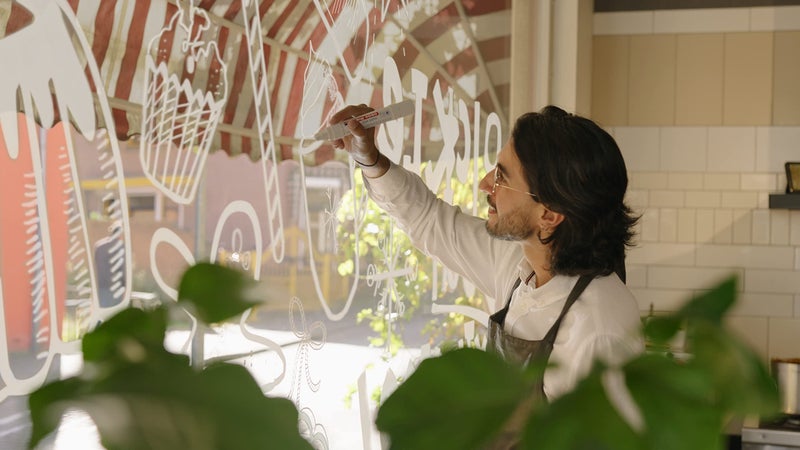 edding 4090 Set-2 White, 3 neon Colours Chisel Nib 4-15 mm-Wet Wipe chalkboards, Windows, Glass, Mirrors-Liquid Chalk Marker pens for Opaque Coverage, 5 Colors, 13: Set of 5-Multicoloured - Image 4