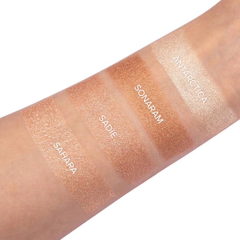 Highlighter with Dewy Glow Finish and easy to blend formula - Image 3