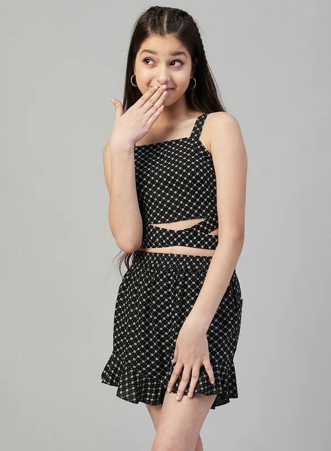 ستايلو بج مجموعة من شورت وبلوزة بطبعة زهور