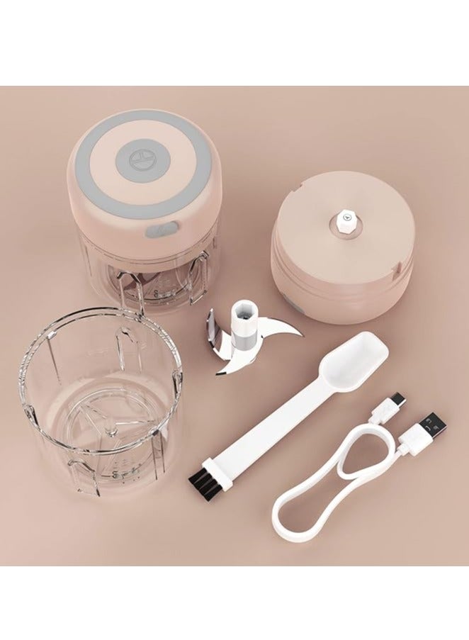 Syarme مفرمة ثوم كهربائية صغيرة 250 مل، قابلة للشحن عبر USB مع بطارية مدمجة، تستخدم لهرس البصل والثوم والفلفل والمكسرات، إلخ. تحتوي على أداة مزدوجة الاستخدام لملعقة وفرشاة. - Image 3