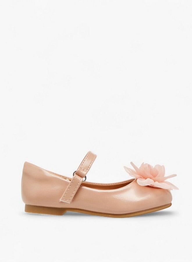 جونيورز حذاء باليرينا بلمسة زهور وإغلاق بخطاف وحلقة - Image 2