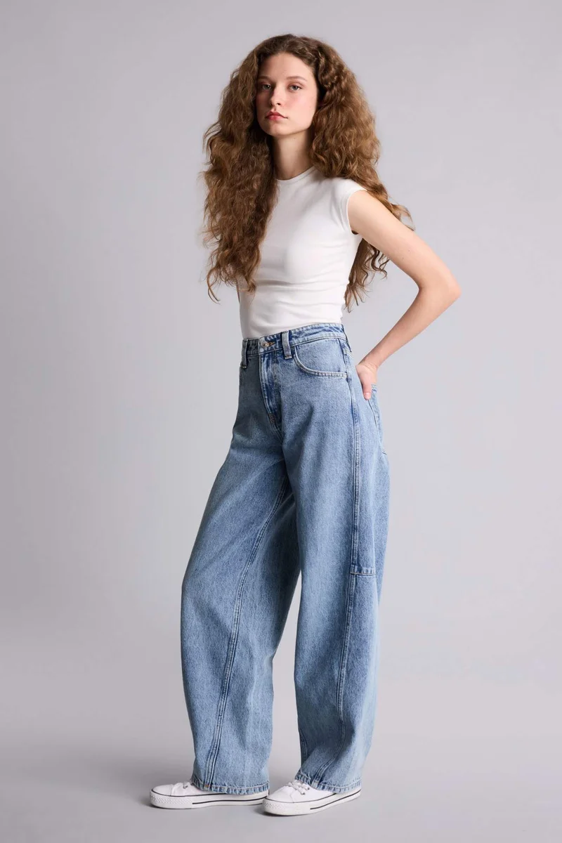 ديفاكتو Baggy Fit High Waist Straight Leg Jeans