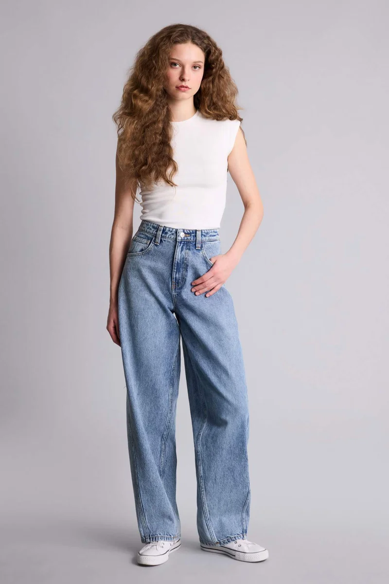 ديفاكتو Baggy Fit High Waist Straight Leg Jeans