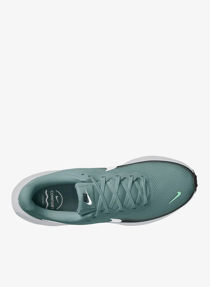 Nike Revolution 8