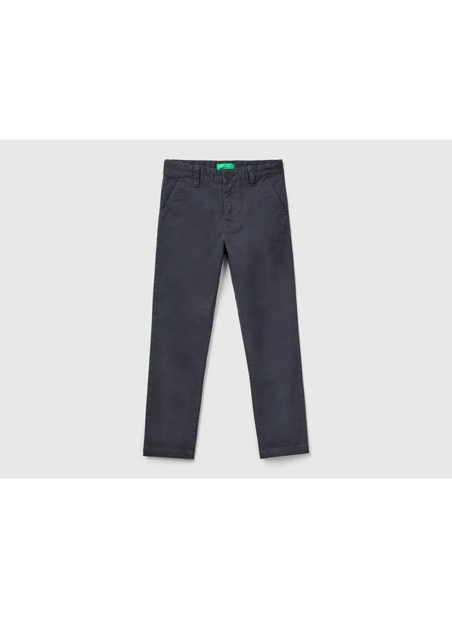 يونايتد كولورز أوف بينتيون Slim Fit Chinos In Stretch Cotton