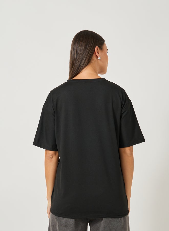 Styli Solid Round Neck T-Shirt with Badge Detail - Image 5