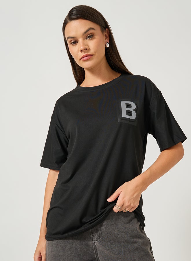 Styli Solid Round Neck T-Shirt with Badge Detail - Image 3