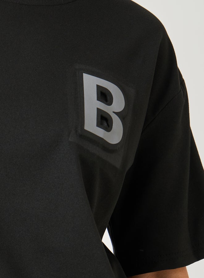 Styli Solid Round Neck T-Shirt with Badge Detail - Image 4