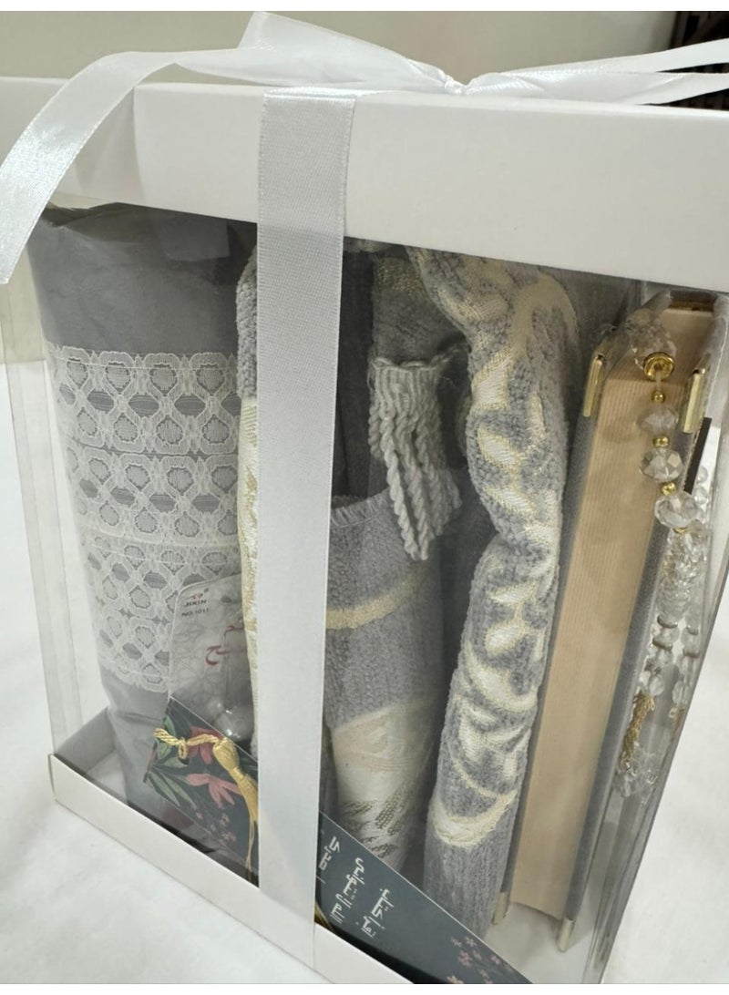 Box prayer mat set consisting of a Quran, prayer mat, prayer beads, and Quran bookmark - Image 2