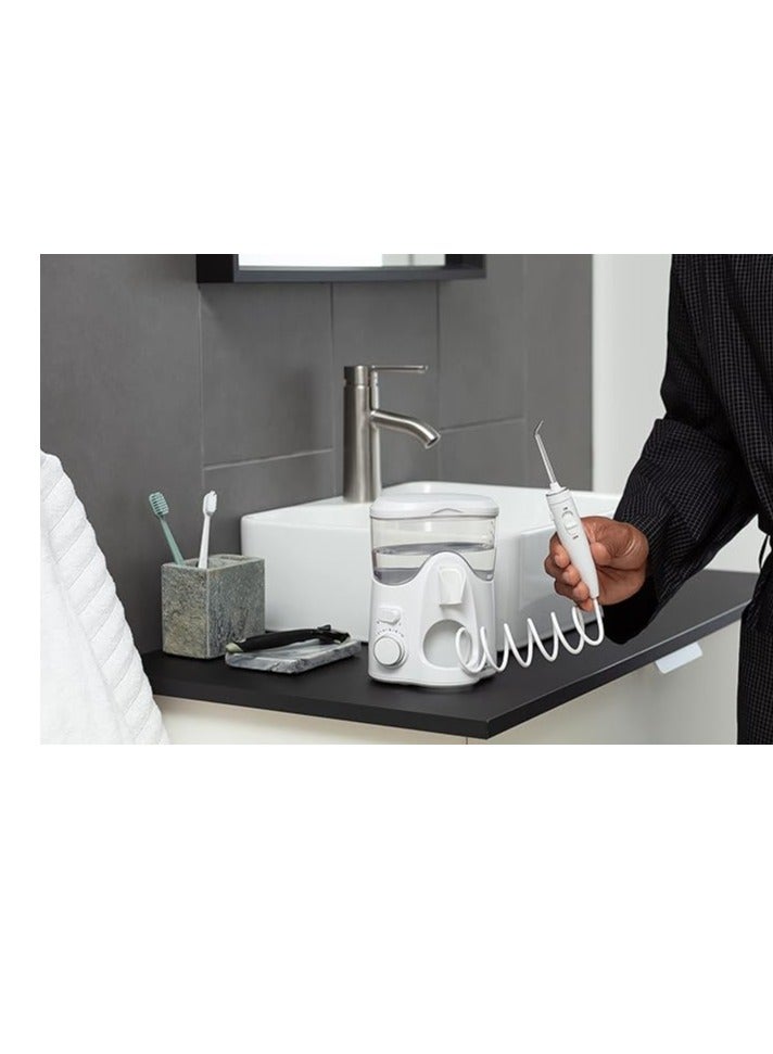 واتربيك واتر بيك ألترا بلس لتنظيف الأسنان بالماء - 5 رؤوس، نظام تحكم متقدم بالضغط، 10 إعدادات، لإزالة طبقة البلاك، لون أبيض، موديل WP-150UK - Image 3