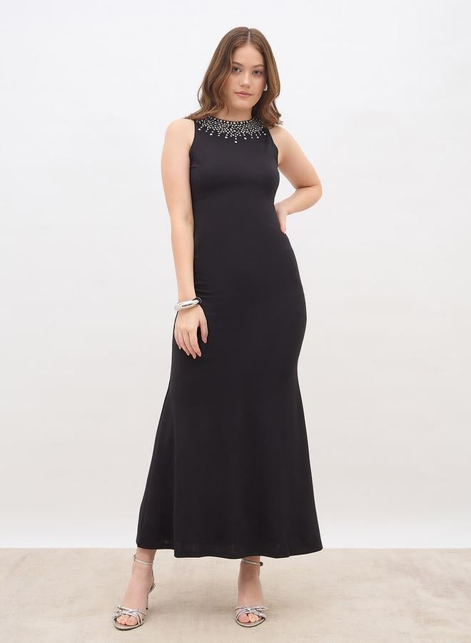 ستايلي فستان ماكسي بياقة مستديرة وخط  مزين بالخرز - Image 2