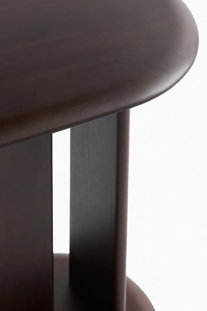 اتش اند ام طاولة جانبية من الخشب