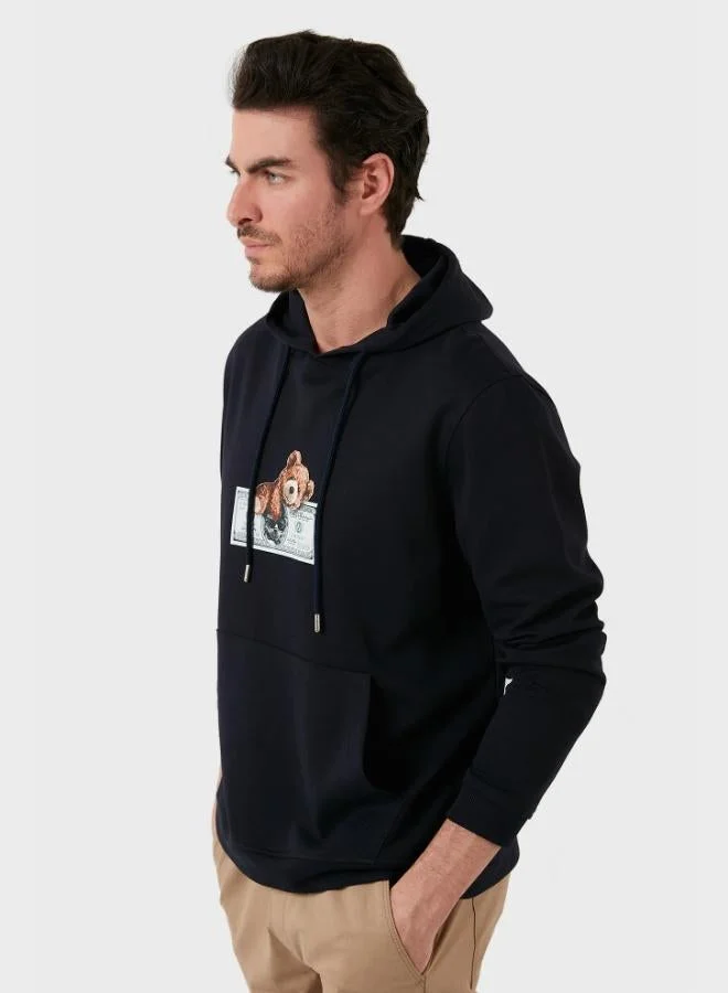 بوراتي سويت شيرت بغطاء رأس مطبوع بقصة عادية من قطن بوراتي للرجال بجيوب كنغر