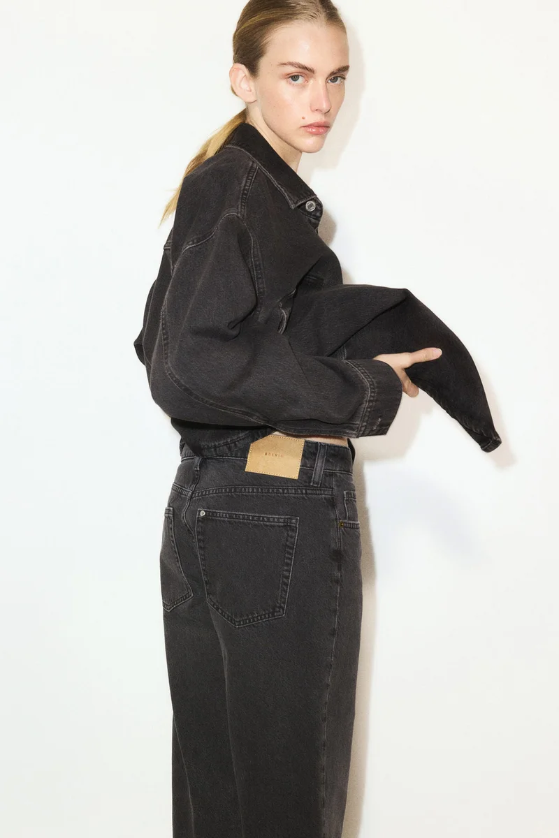 اتش اند ام جينز بخصر عادي وقصّة مستقيمة