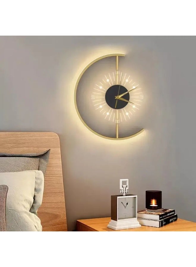 ساعة حائط مضيئة مودرن بتصميم هلال ذهبي – إنارة جدارية فاخرة - Image 2