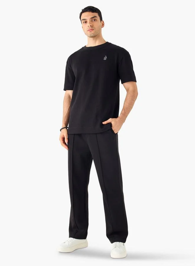 إمبيرور تيشيرت بياقة ضيقة وأكمام قصيرة وتفاصيل زخارف من إمبيرور