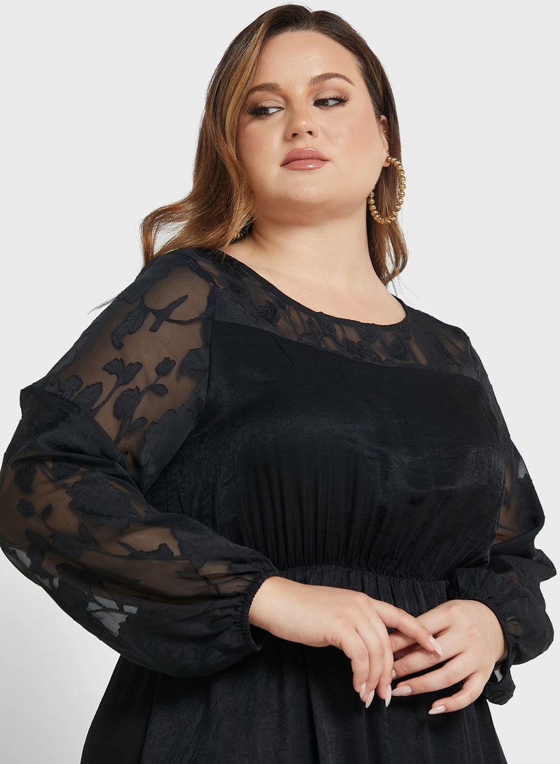 ايلا بلس فستان مزين بدانتيل  - Image 3