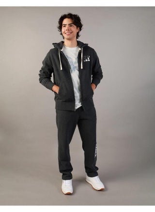 هودي بسحاب مطبوع عليه رسومات