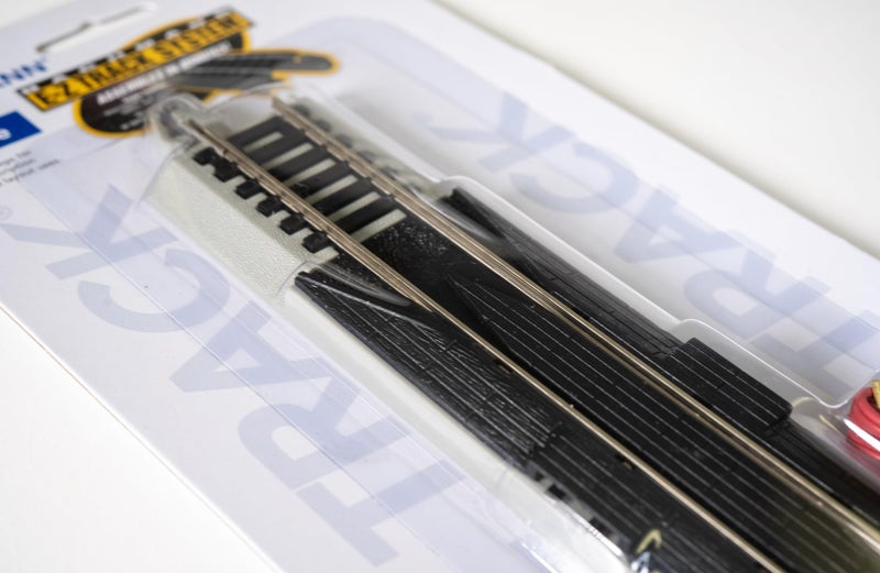 Bachmann Trains قطارات باخمان - مسار E-Z القابل للتثبيت 9 بوصة مع إعادة توجيه طرفية مع سلك (1/بطاقة) - سكة فضية نيكل مع قاعدة رمادية - مقياس HO - Image 5
