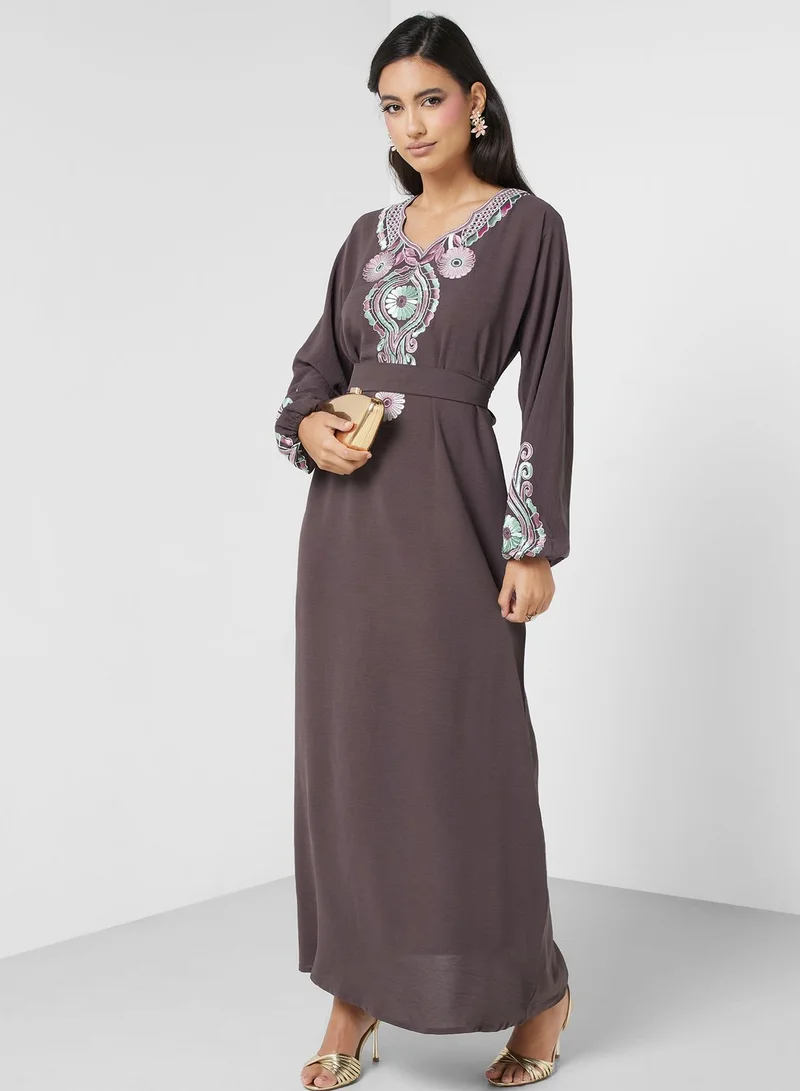 hayas closet Embroidered Belted Jalabiya