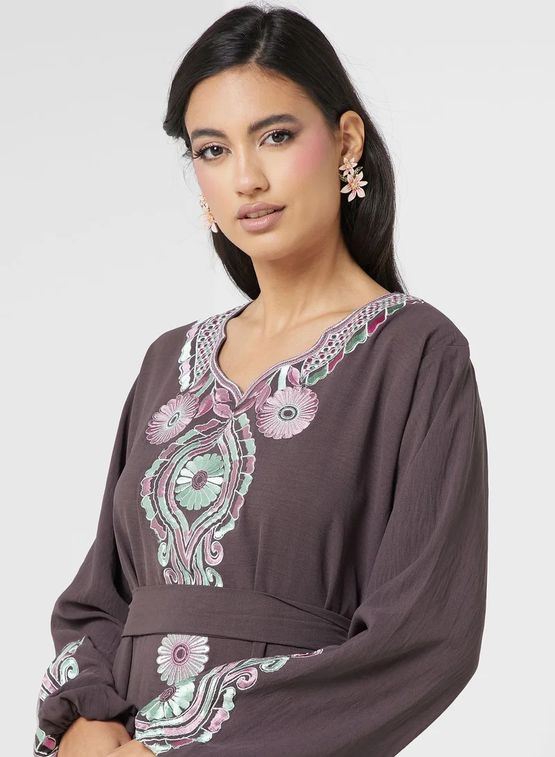 hayas closet Embroidered Belted Jalabiya