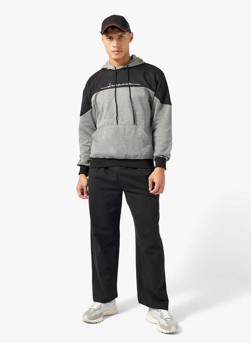 سفنتي فايف بيسيكس هودي بطبعة جرافيك - Image 4