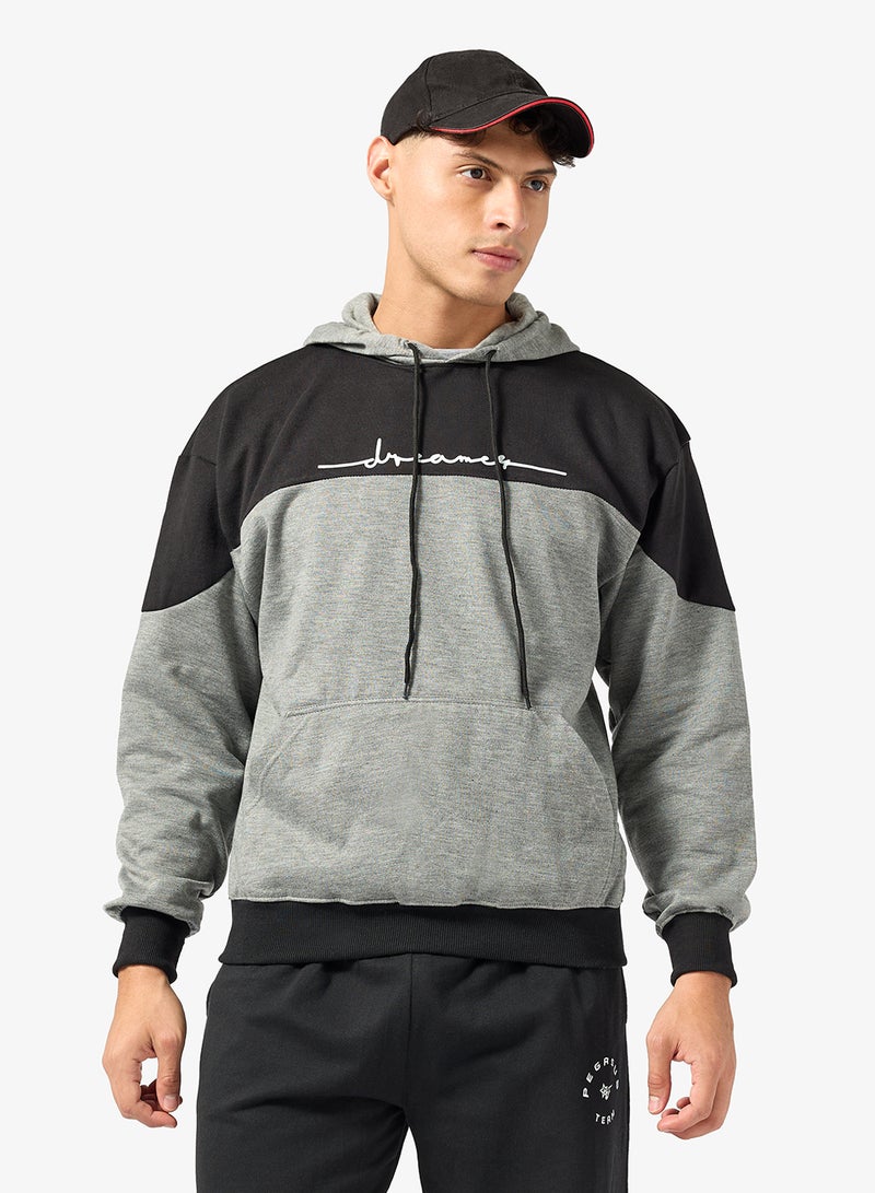 سفنتي فايف بيسيكس هودي بطبعة جرافيك - Image 1