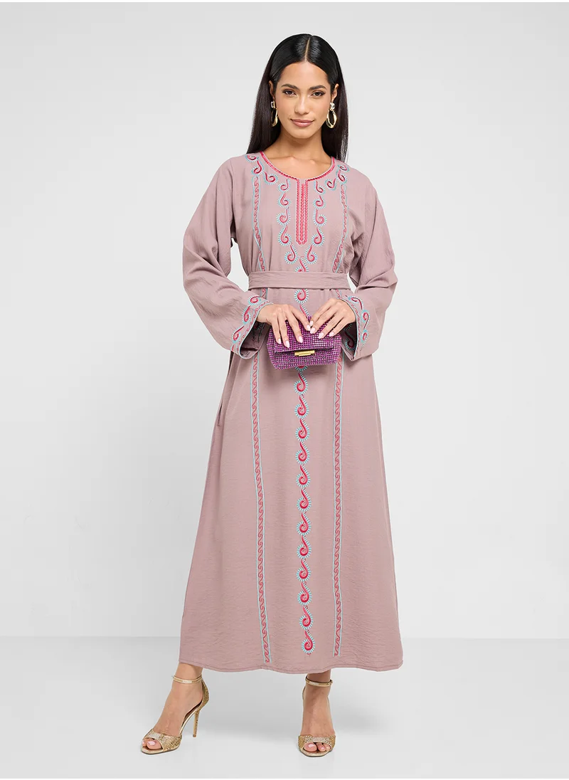 hayas closet Straight Sleeve Crew Neck Embroidered Abaya