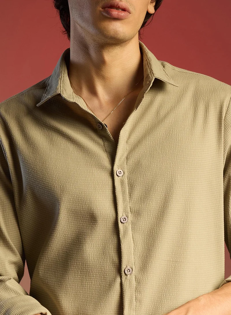 Campus Sutra Men's Asparagus Green Solid Seersucker Shirt