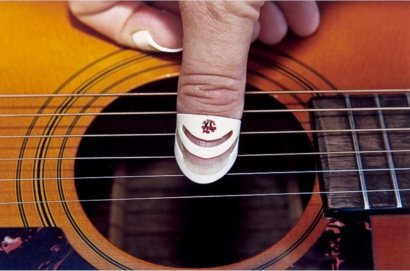 Alaska Pik Fingernail Pick for String Instruments - Medium Size - Image 3