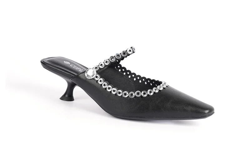 كابلي شباشب نسائية سهلة الارتداء مزينة