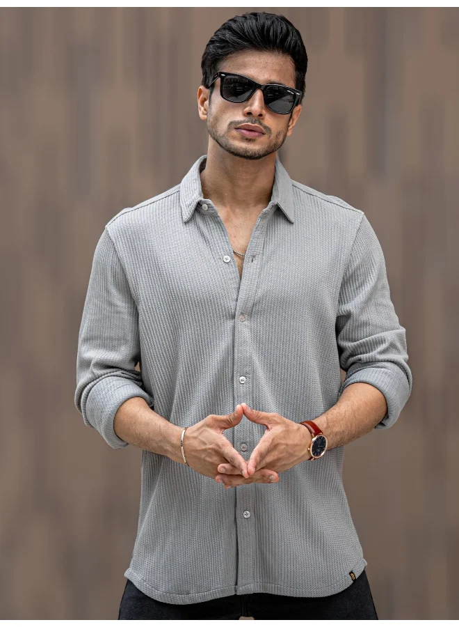 مانياك قميص رجالي بأكمام طويلة من البوليستر والقطن بلون رمادي فاتح وخطوط عمودية منقوشة