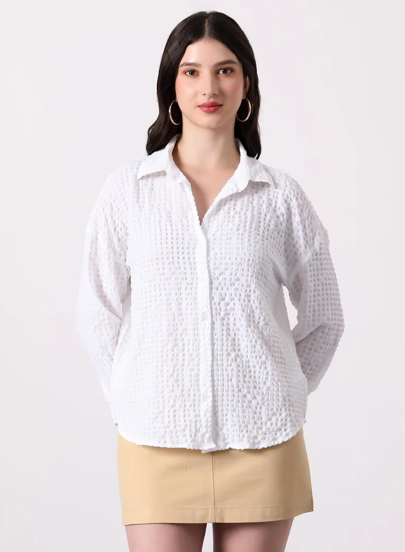 PINACOLADA Women's Cloud White Cubic-Seersucker Oversized Shirt | نساء | أكمام طويلة | سادة | طوق منتشر | كاجوال كبير الحجم | قميص