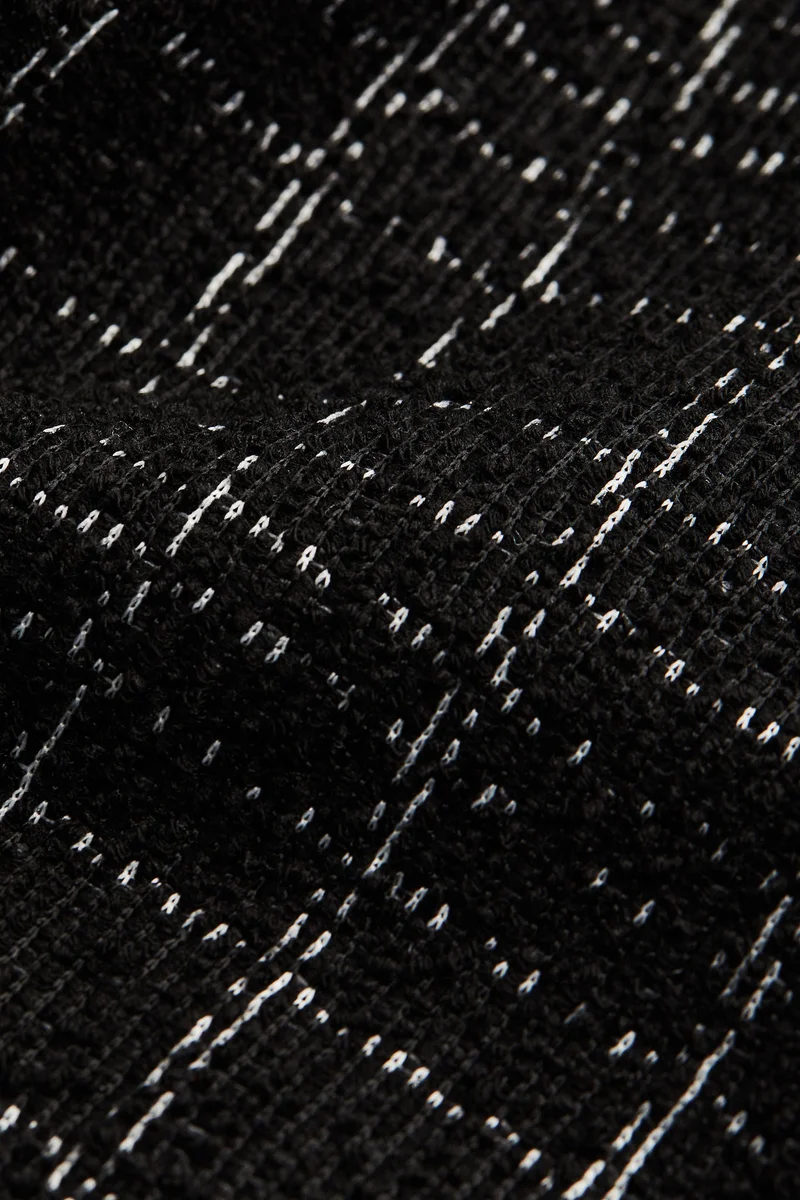 اتش اند ام بلوزة قصيرة من البوكليه