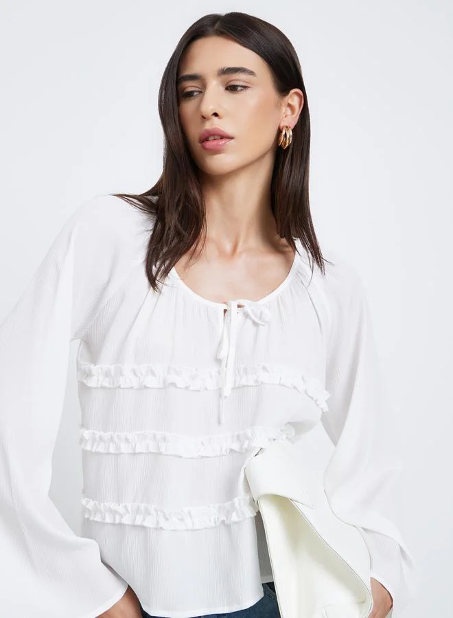 تايك تو بلوزة بتفاصيل كشكش وأكمام جرس