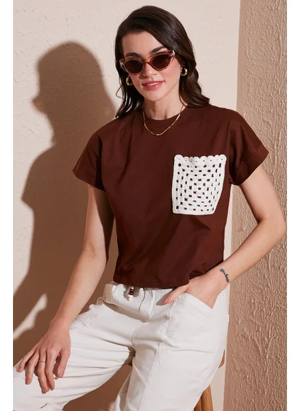ليلا Cotton Single Pocket Regular Fit Crew Neck T Shirt Women's T Shirt 5865818