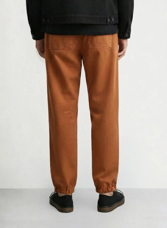 ذا انديان كراج كو Men Relaxed Fit Solid Patch Pocket Mid-Rise Jeans