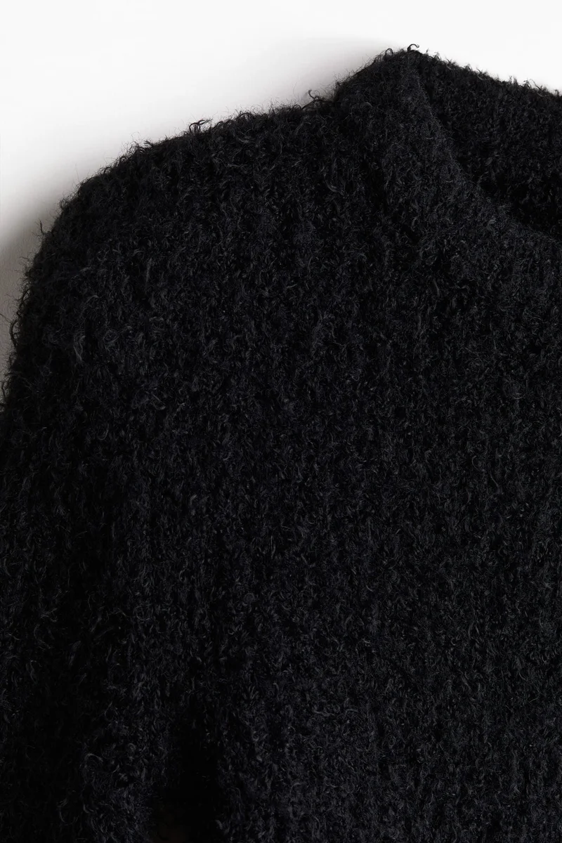 اتش اند ام كنزة محبوكة من نسيج منفوش ببطانة كتف