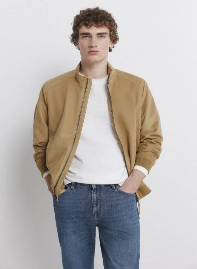 Springfield Medium-dark stretch slim fit 5-pocket jeans, made from soft-touch denim. Design with faux selvedge detail on coin pocket. Medium-dark wash with a worn look. Zip fly fastening.