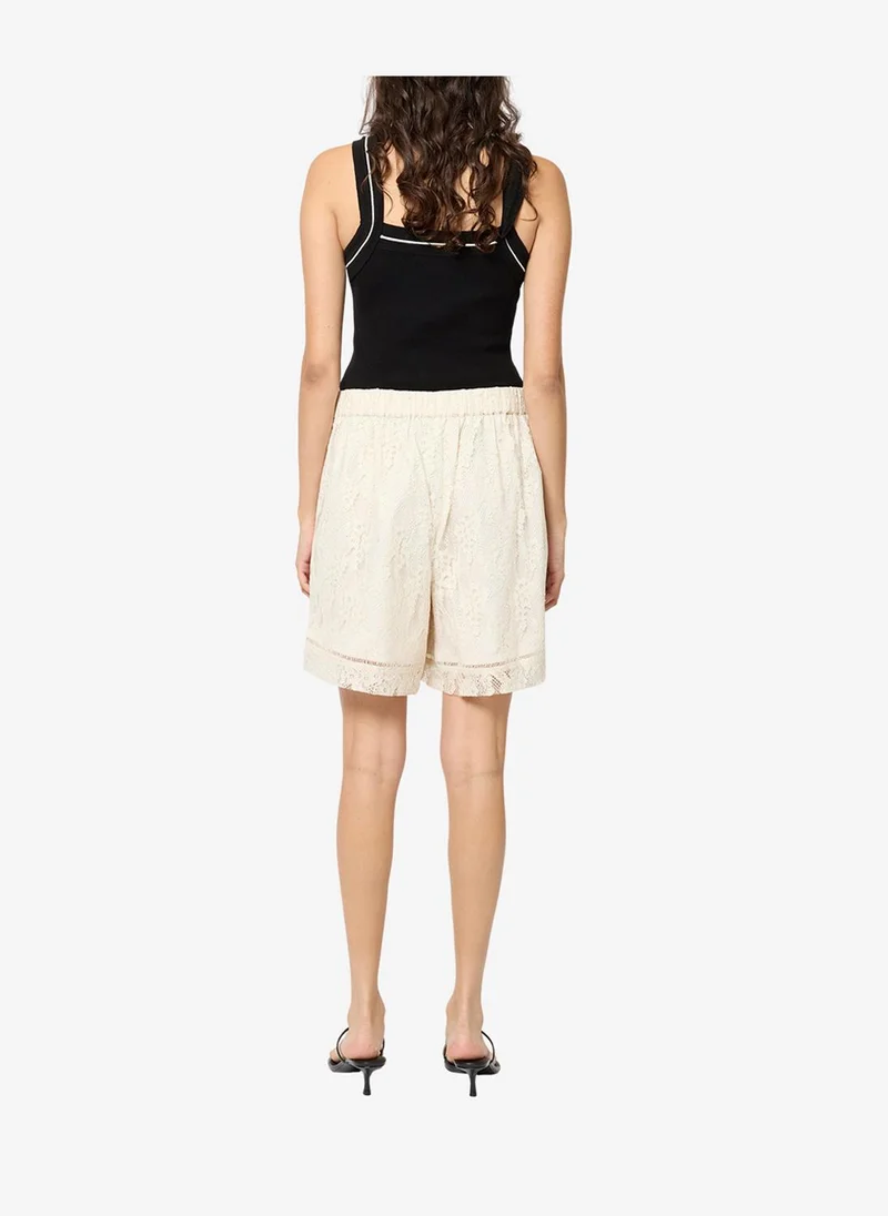 فرنش كونكشن Women's Porcelain Cream Zoe Lace Shorts