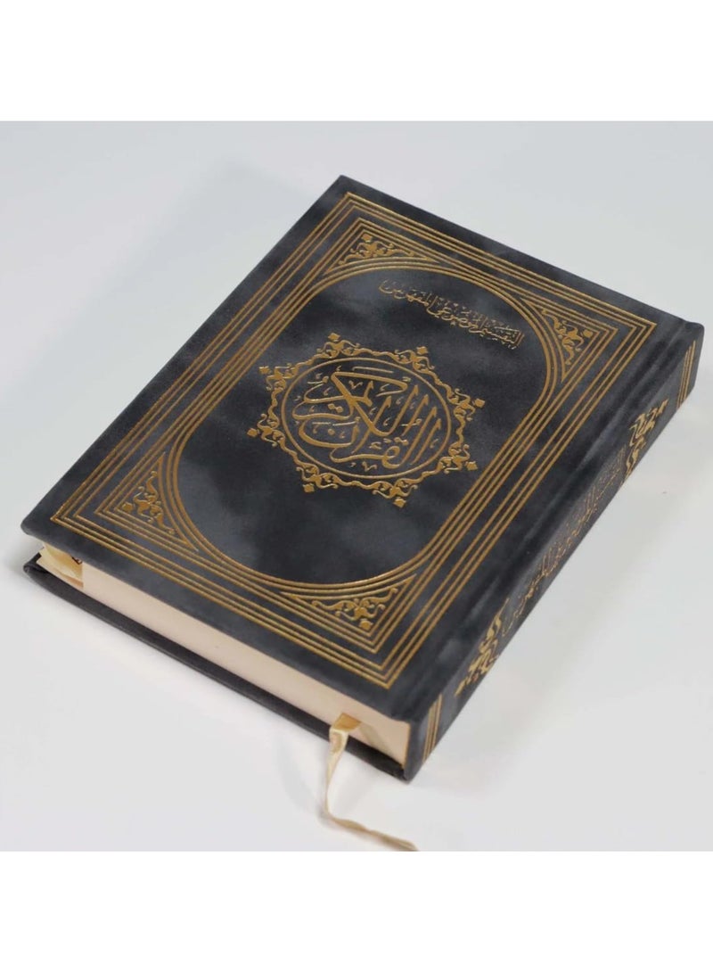 The Holy Quran in the Ottoman script narrated by Hafs from Asim indexed gray velvet with gold with thematic division of the Holy Quran Size: 20/14 Cm - Image 2